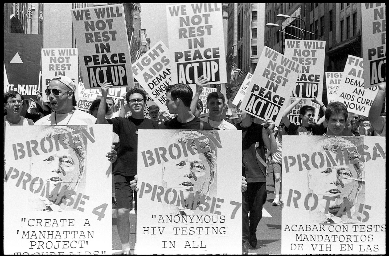 ACT UP_PRIDE_Stonewall25_1994_0054